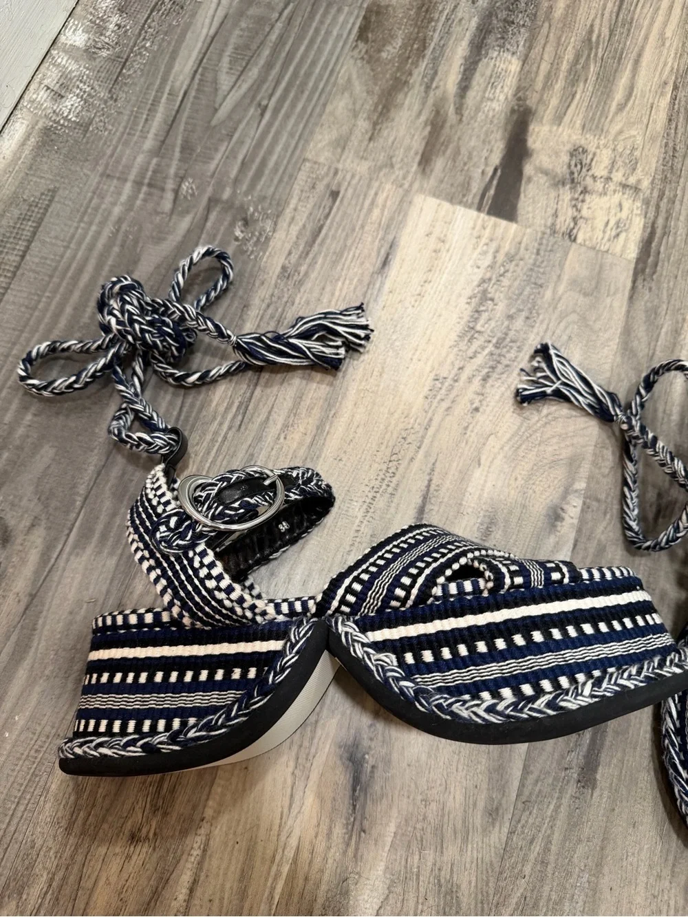 Free people amambaih Navy and White Woven Platform ankle wrap sandals size 7 38